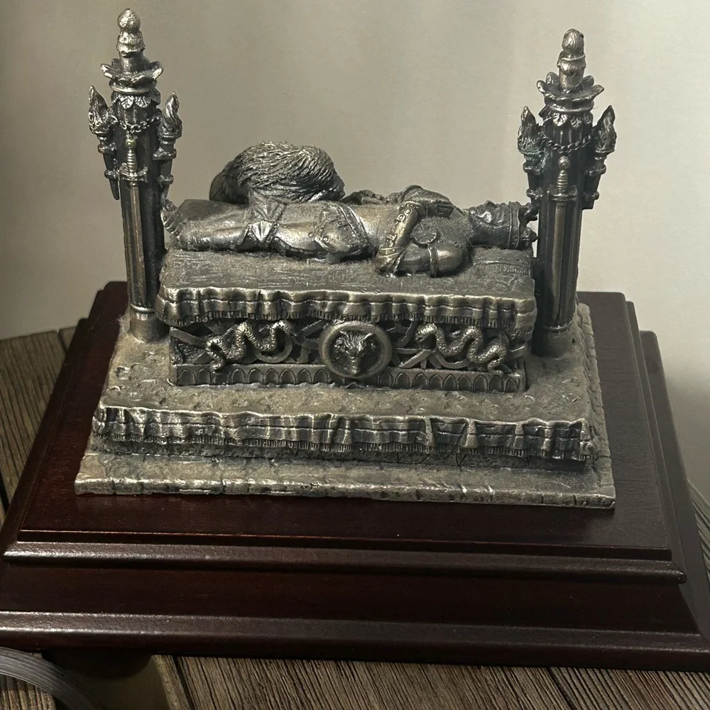 Le Morte d’Arthur of King Arthur legend Myth & Magic Tudor Mint pewter large pc - Picture 2 of 5